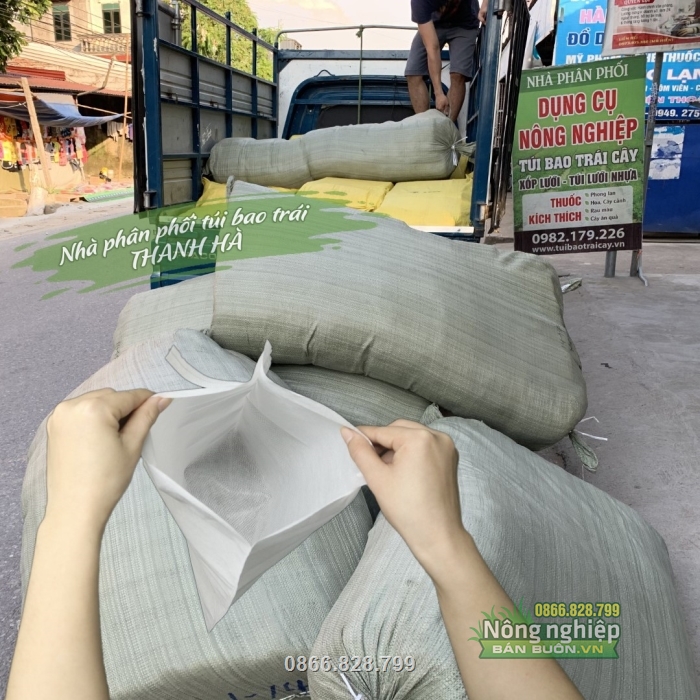 Hàng hóa được vận chuyển và giao hàng trên toàn quốc Hàng hóa được vận chuyển và giao hàng trên toàn quốc