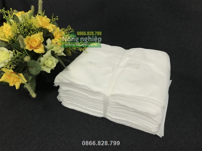 Túi bọc ổi được làm từ vải không dệt bền đẹp màu trắng