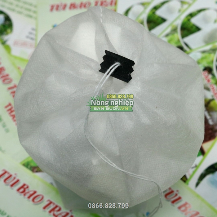 Miệng túi dùng dây rút có núm cao su đen hình răng cưa Miệng túi dùng dây rút có núm cao su đen hình răng cưa