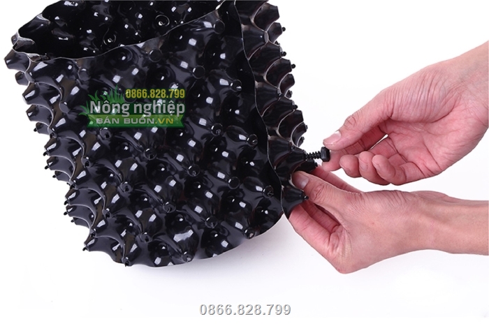 Sản phẩm có ốc vít nhựa đi kèm giúp lắp đặt và tháo gỡ dễ dàng