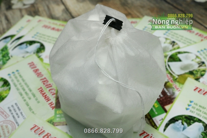Miệng túi có dây dù thiết kế dạng dây rút, cố định túi trên cao Miệng túi có dây dù thiết kế dạng dây rút, cố định túi trên cao