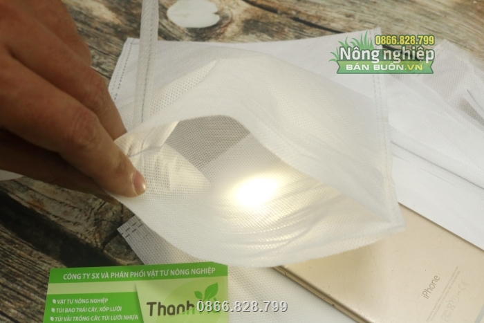 Túi màu trắng cho ánh sáng xuyên qua dễ dàng nhưng vẫn đảm bảo chống nắng tốt