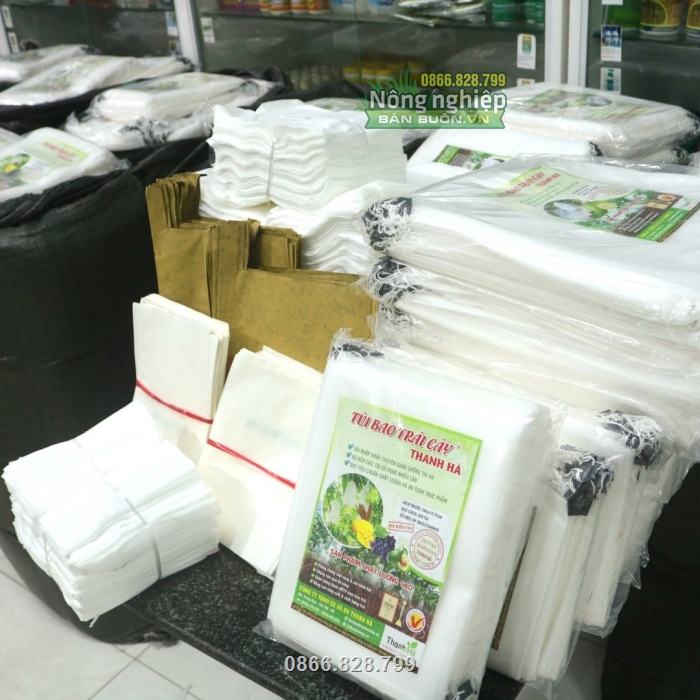Túi bao trái Thanh Hà được bày bán tại nhiều cửa hàng vật tư nông nghiệp