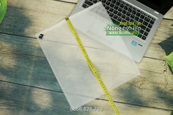 Túi có kích cỡ 30x35cm dùng cho bưởi Da Xanh và các loại trái cây khác Túi có kích cỡ 30x35cm dùng cho bưởi Da Xanh và các loại trái cây khác