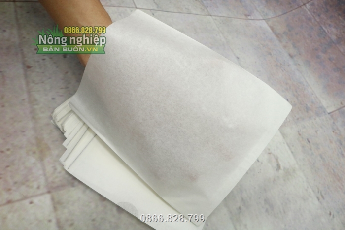 Túi chất liệu giấy sáp màu trắng giúp chống nắng nóng hiệu quả