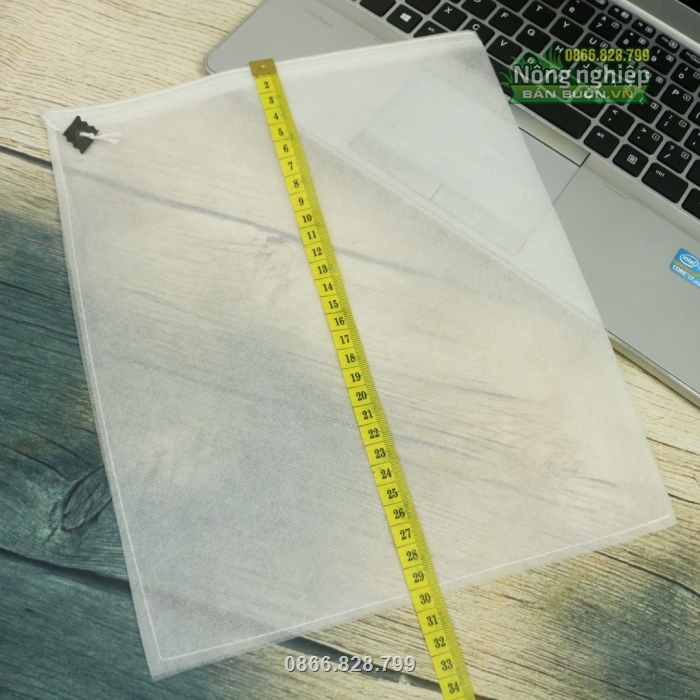 Túi có kích thước 25x30cm phù hợp với nhiều loại quả khác nhau Túi có kích thước 25x30cm phù hợp với nhiều loại quả khác nhau