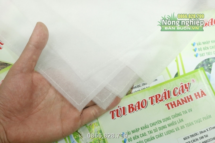 Các mép túi được may bằng chỉ chắc chắn, đều và đẹp Các mép túi được may bằng chỉ chắc chắn, đều và đẹp