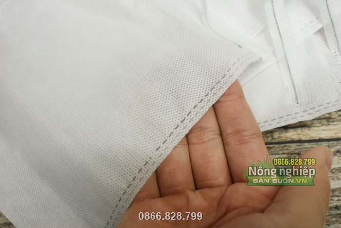 Mép túi được dập nhiệt kĩ, bề mặt túi có các lỗ thoáng khí nhỏ Mép túi được dập nhiệt kĩ, bề mặt túi có các lỗ thoáng khí nhỏ