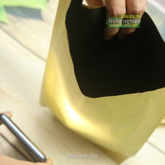 Túi có khả năng chống ánh sáng cao, giúp rút ngắn thời gian thay đổi màu sắc vỏ